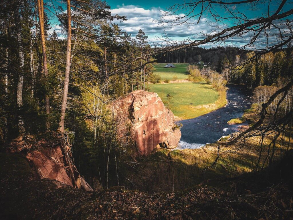 gauja-national-park-zvartes-rock-amata-river